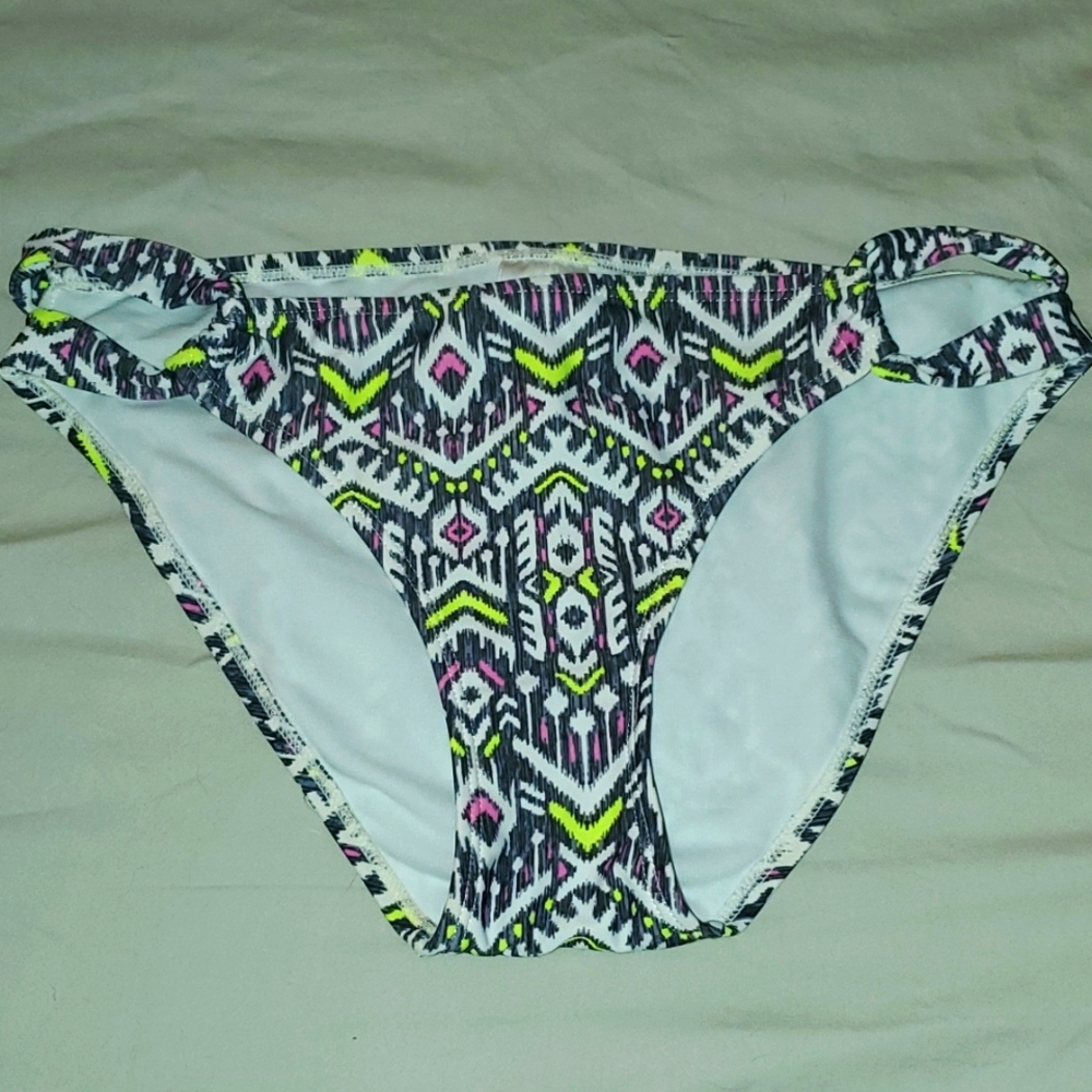 Xhilaration bathing suit bottom size M